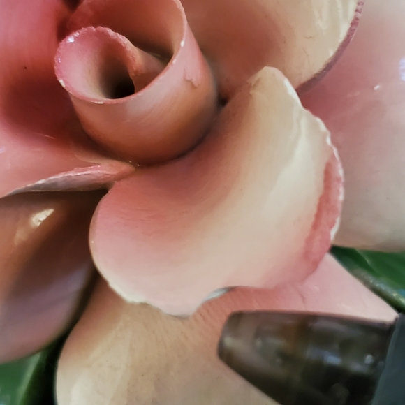 Vintage Capodimonte Flower Basket With 2 Roses And 2 Buds And Handle - Picture 8 of 11